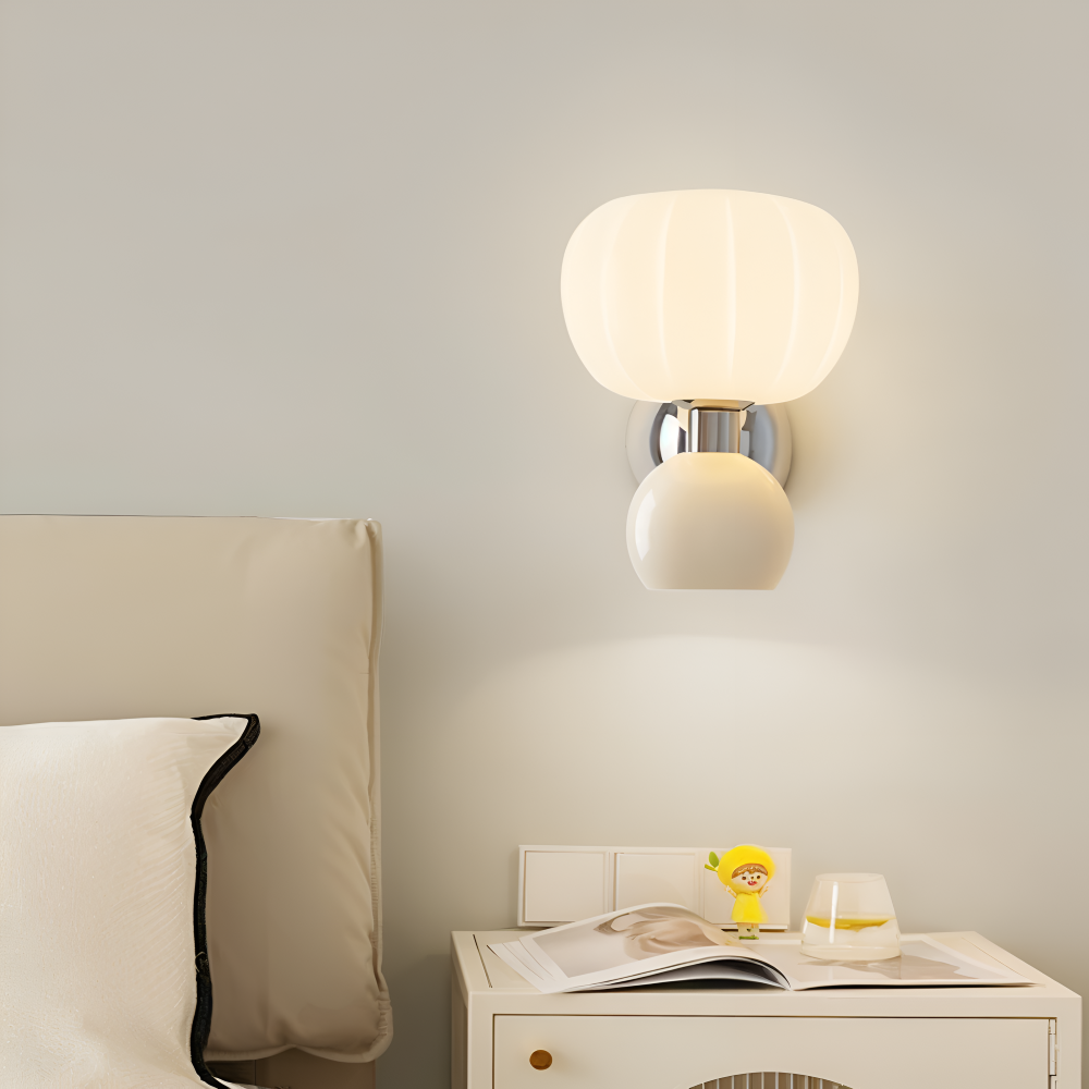 LumaPump – Lampada da Parete LED Cremosa in Design Minimalista a Forma di Pompa