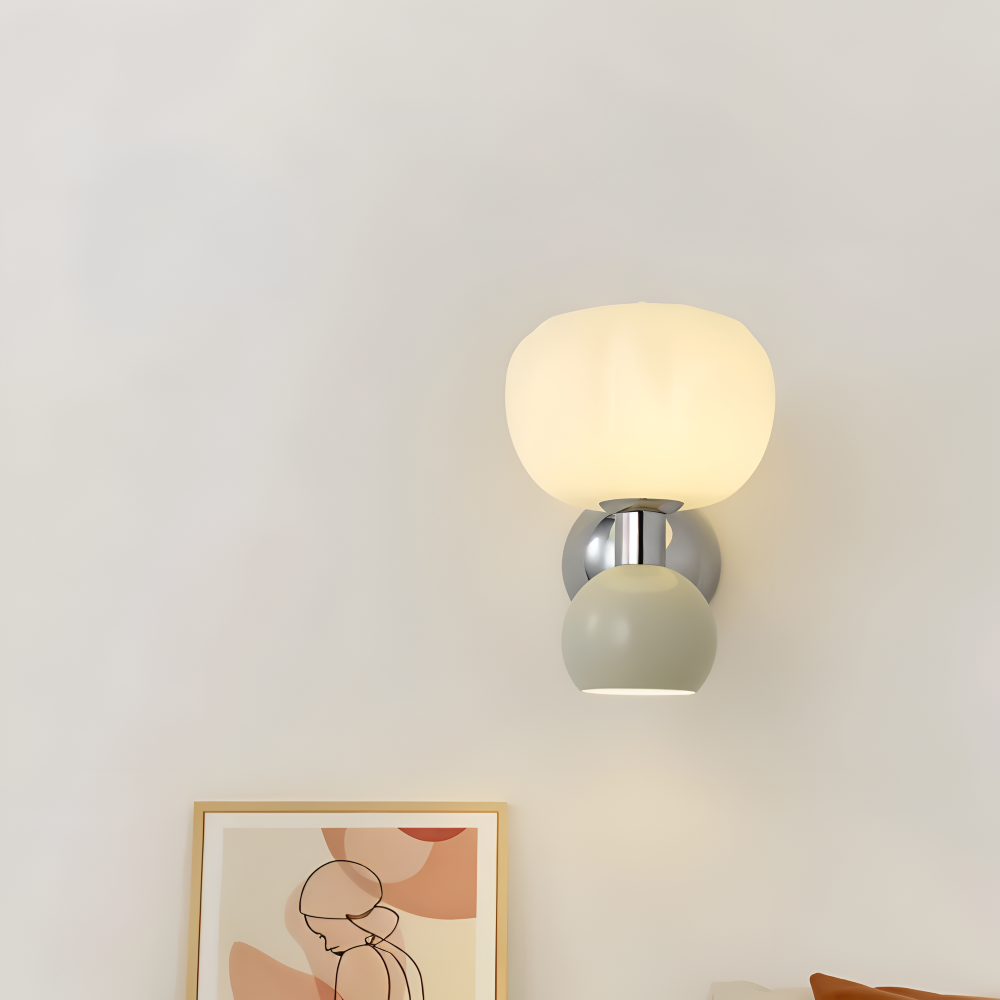 LumaPump – Lampada da Parete LED Cremosa in Design Minimalista a Forma di Pompa