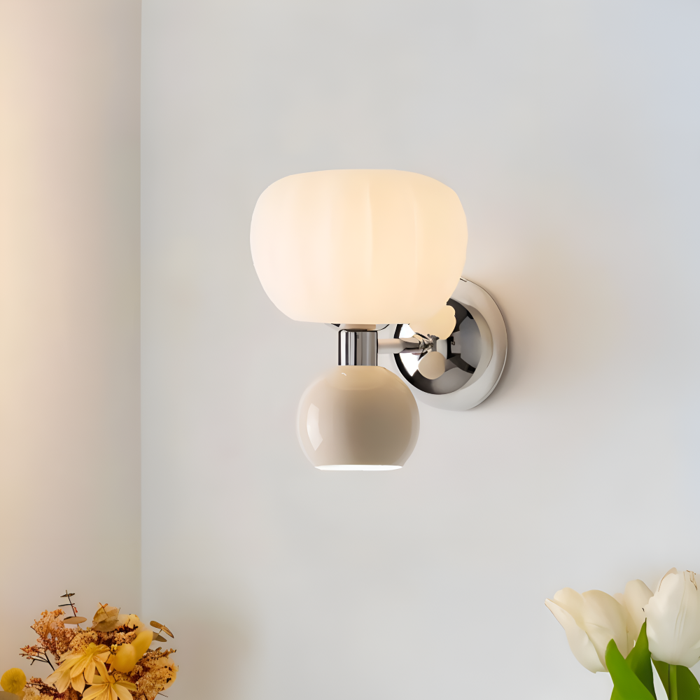 LumaPump – Lampada da Parete LED Cremosa in Design Minimalista a Forma di Pompa