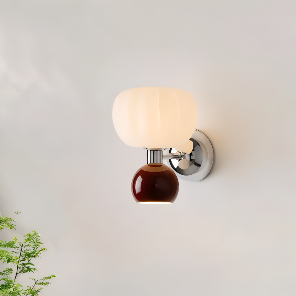 LumaPump – Lampada da Parete LED Cremosa in Design Minimalista a Forma di Pompa