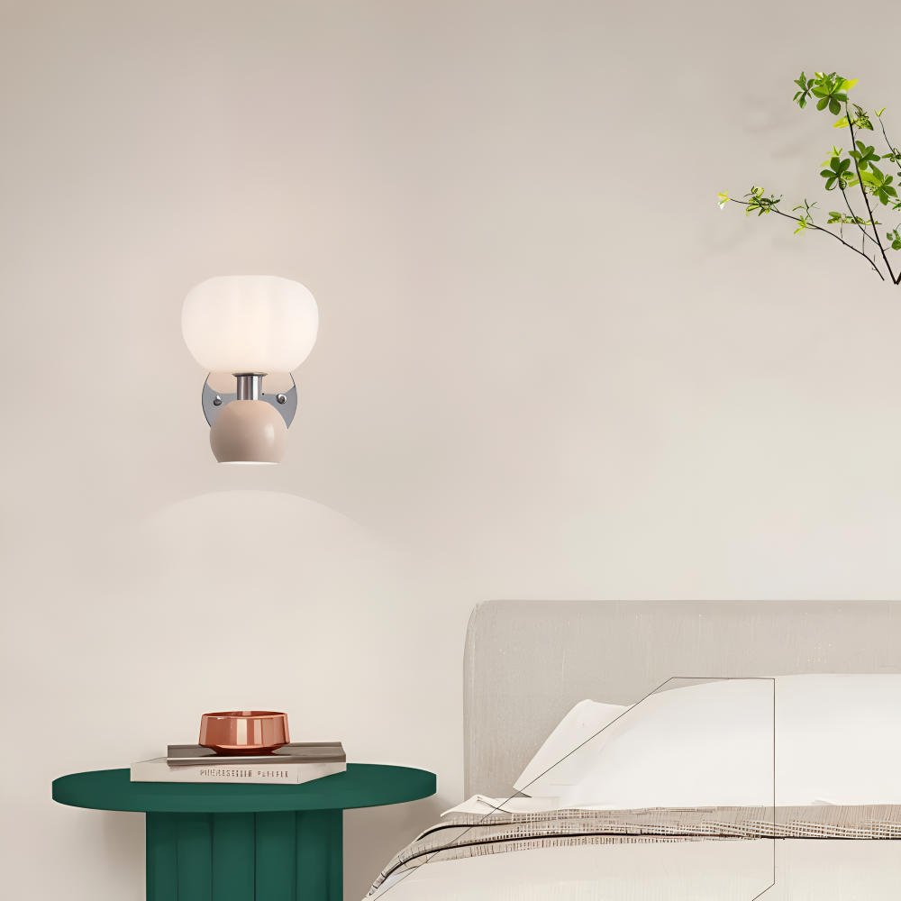 LumaPump – Lampada da Parete LED Cremosa in Design Minimalista a Forma di Pompa