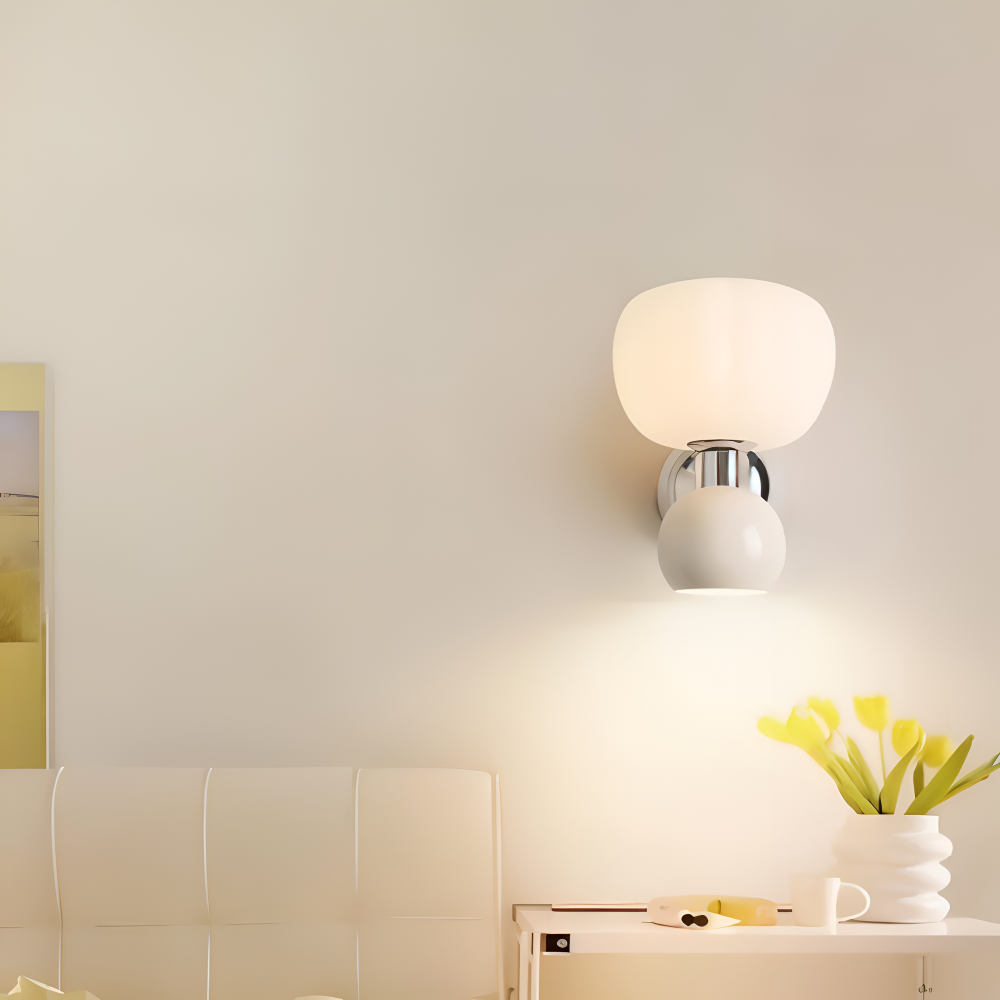 LumaPump – Lampada da Parete LED Cremosa in Design Minimalista a Forma di Pompa