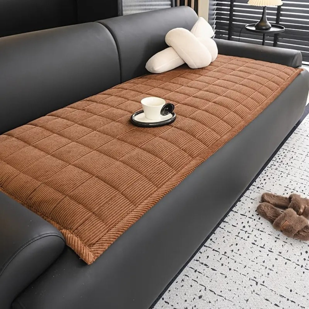 Orika | Copertura per Divano Trapuntata con Design Antiscivolo e Tessuto Morbido in Microfibra