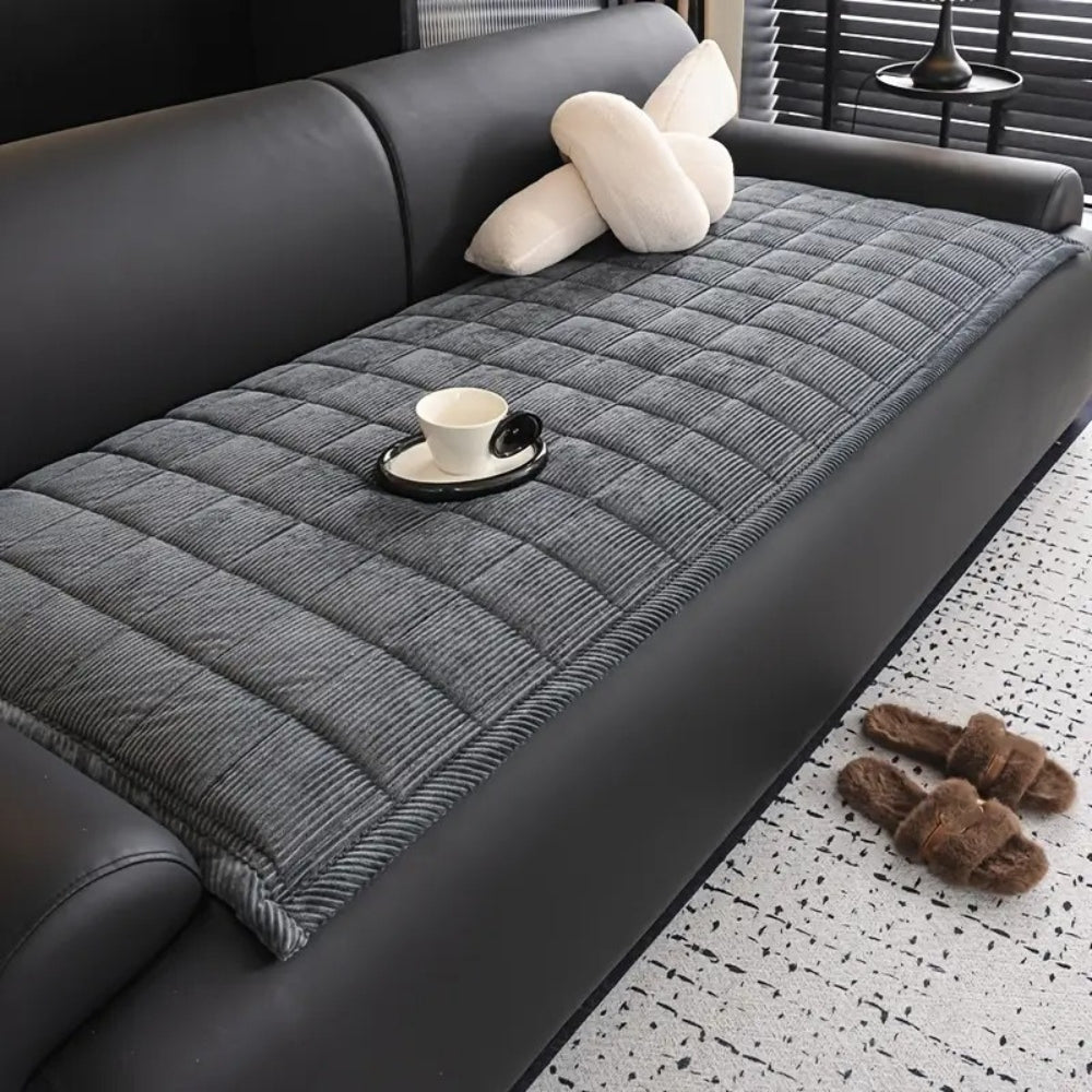 Orika | Copertura per Divano Trapuntata con Design Antiscivolo e Tessuto Morbido in Microfibra
