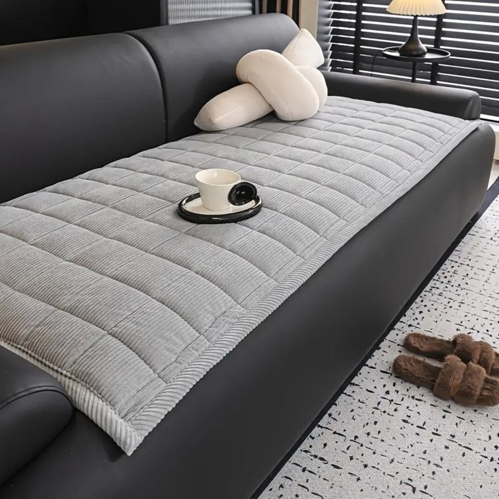 Orika | Copertura per Divano Trapuntata con Design Antiscivolo e Tessuto Morbido in Microfibra
