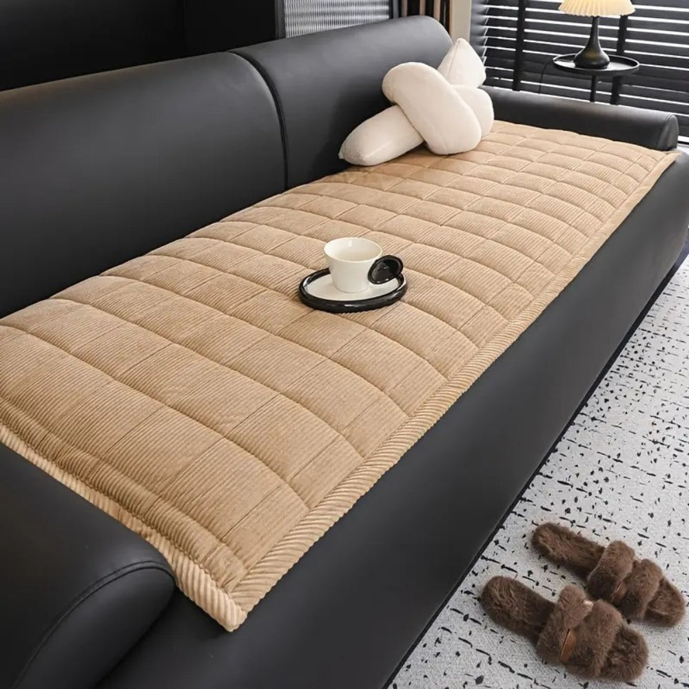 Orika | Copertura per Divano Trapuntata con Design Antiscivolo e Tessuto Morbido in Microfibra