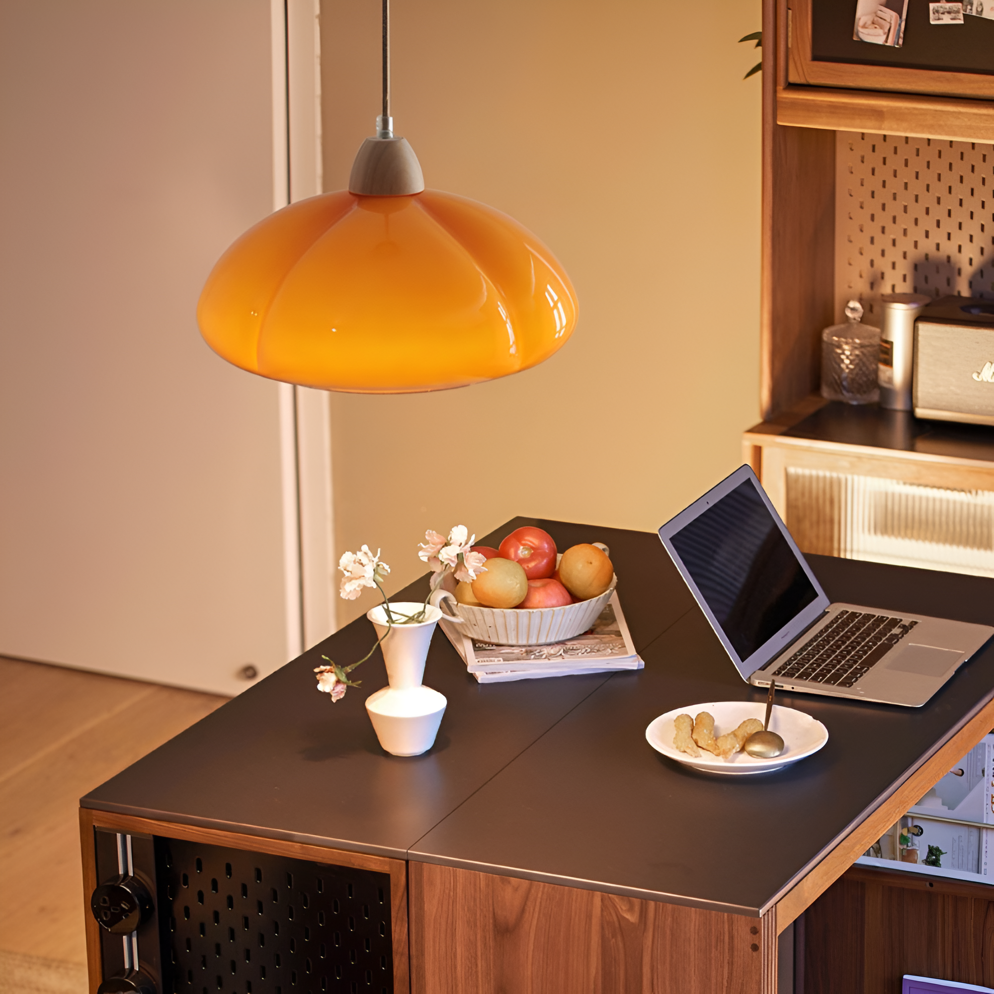 PumpaLuxe – Lampadario Retro in Vetro e Legno con Fascino Nordico