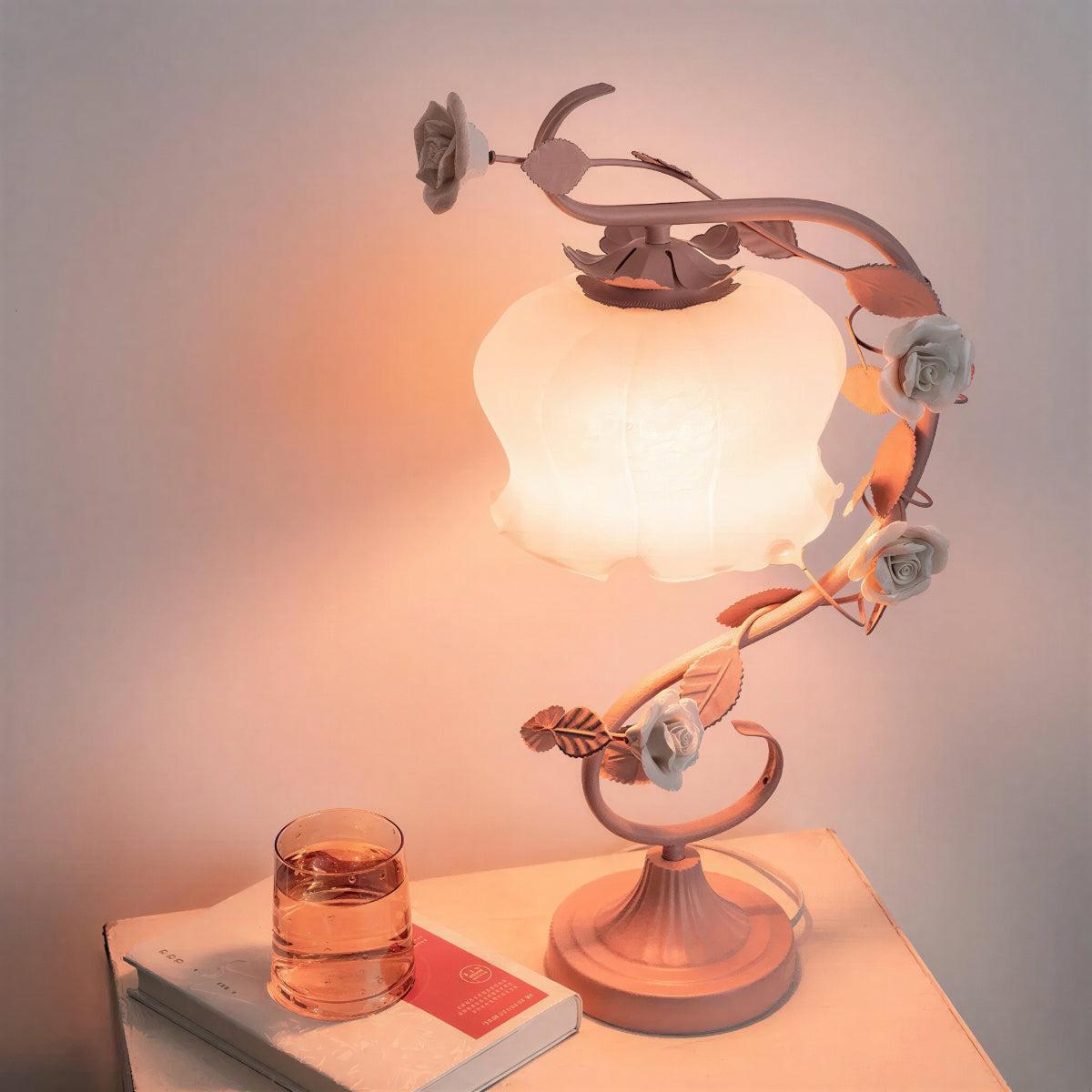 Lampada da Tavolo a Forma di Fiore di Rosa con Paralume in Vetro