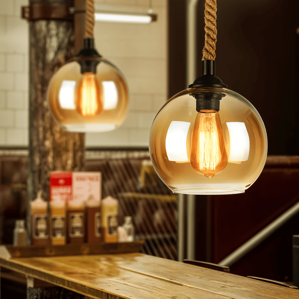 Rustic OrbLight – Lampadario con Sfera di Vetro in Fune di Canapa