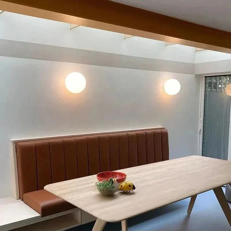 Lampada da Parete Circolare in Vetro Bianco Latte Moderno