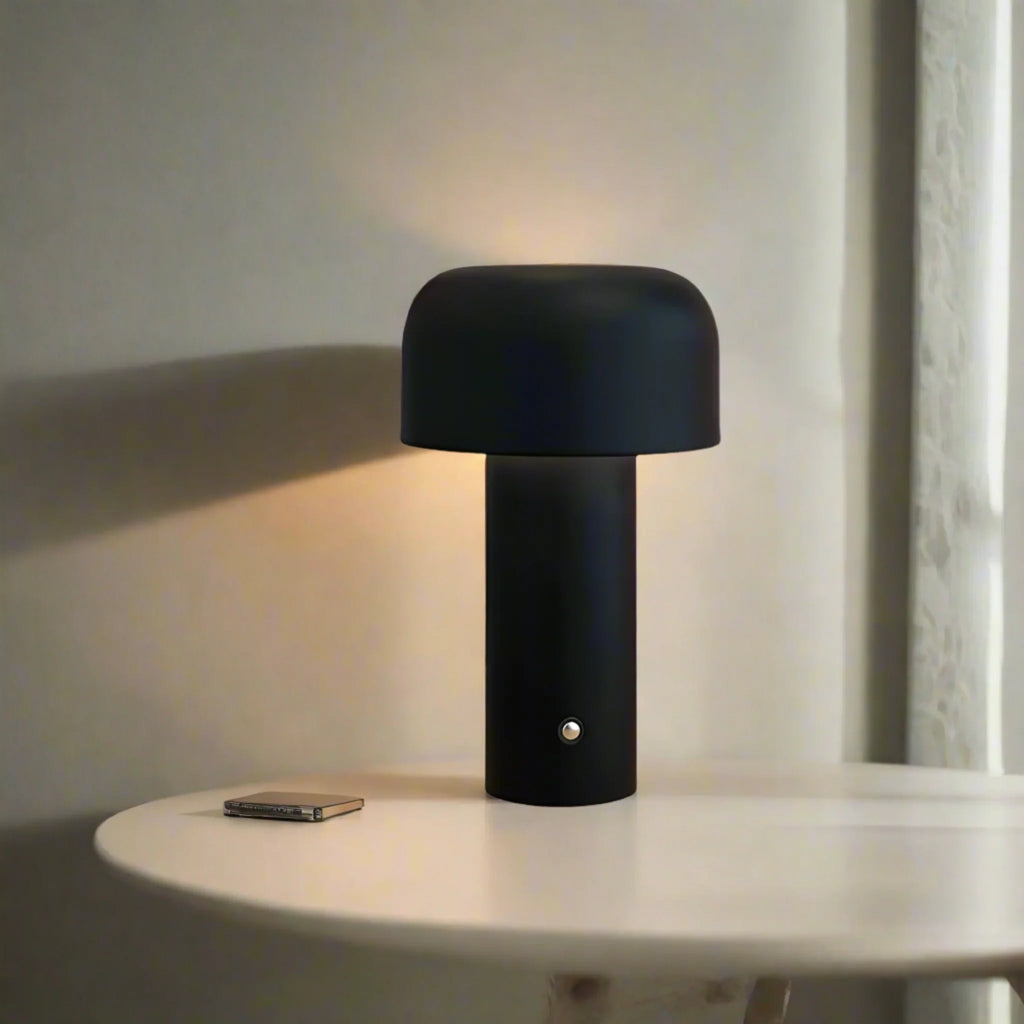 Lampada da Tavolo LED Ricaricabile con Paralume in Metallo