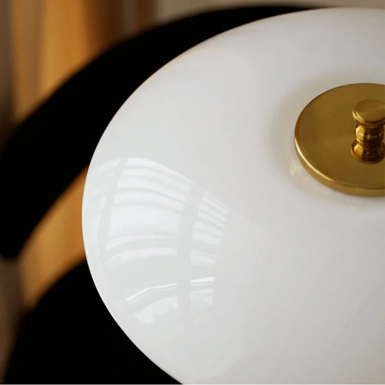Lampada da Tavolo LED Design Danese