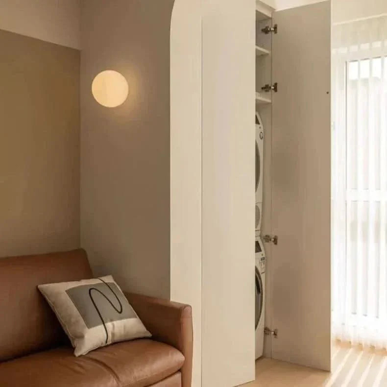 Lampada da Parete Circolare in Vetro Bianco Latte Moderno