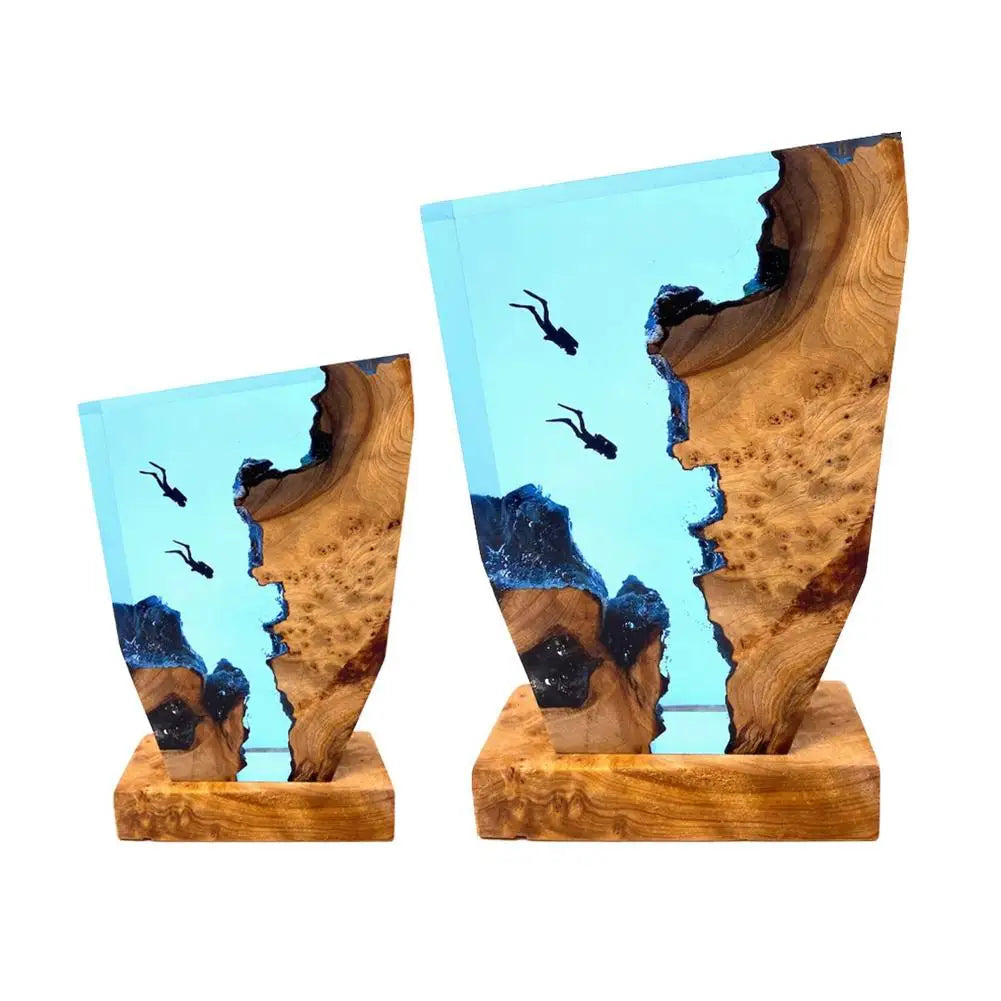 Lampada da Tavolo LED Oceano Subacqueo – Lampada Decorativa in Legno con Resina Epossidica e Design di Paesaggio Carsico