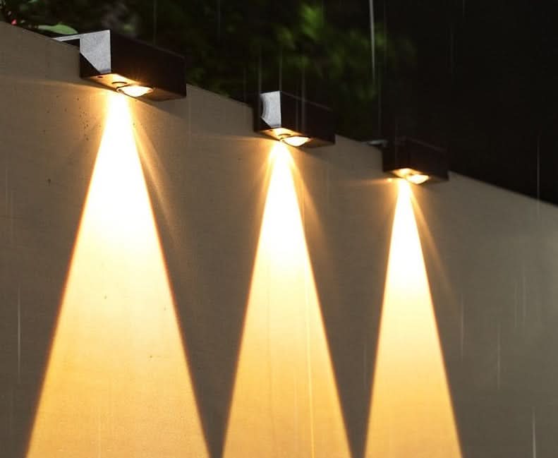 TrackGlow – Illuminazione Solare Esterna Impermeabile