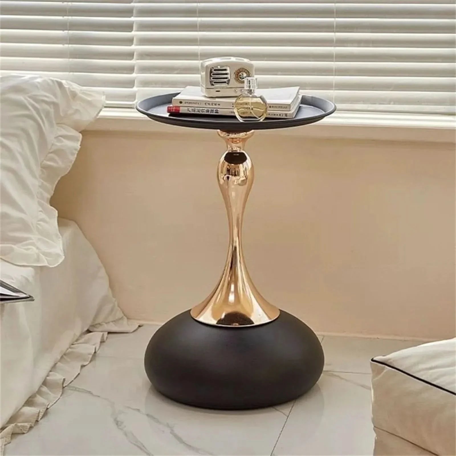 Tavolino Laterale Rotondo in Metallo di Design Italiano per Soggiorno