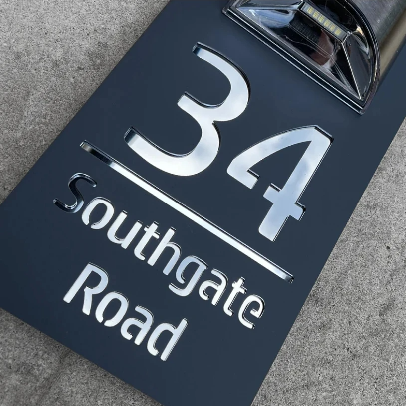 GlowSign - Numero civico personalizzato - illuminato da energia solare | 50% SCONTO