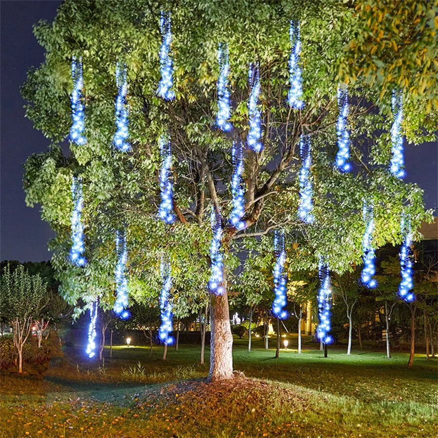 GlowCascade – Fili di Luce LED Pendenti per Giardino & Festa