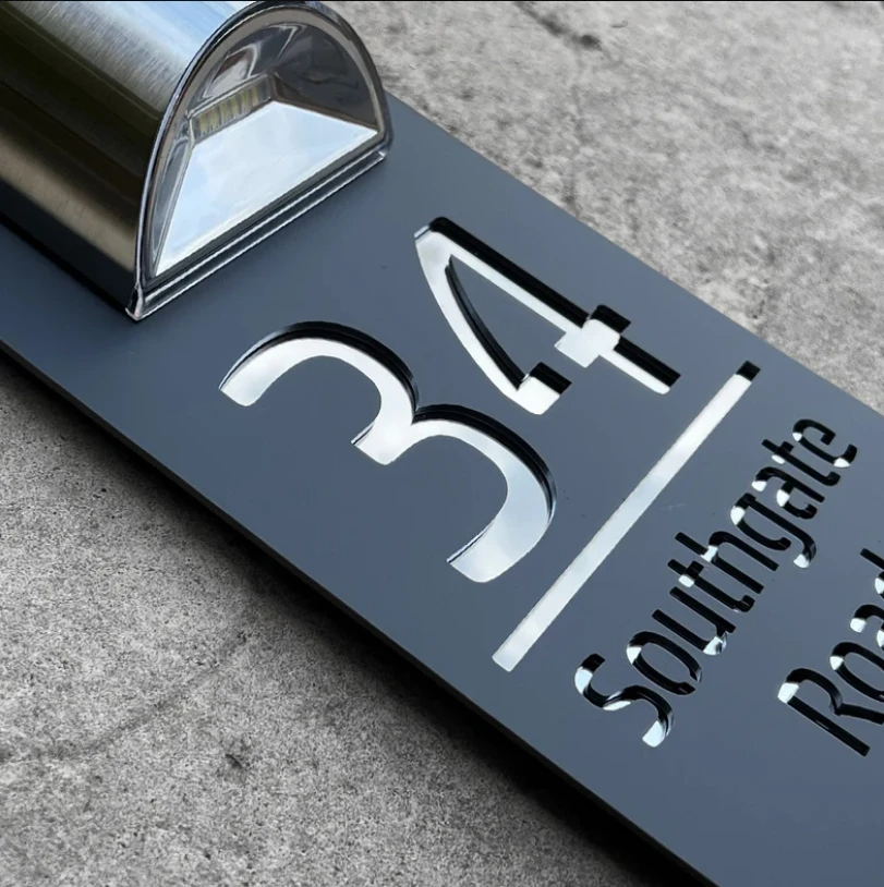 GlowSign - Numero civico personalizzato - illuminato da energia solare | 50% SCONTO