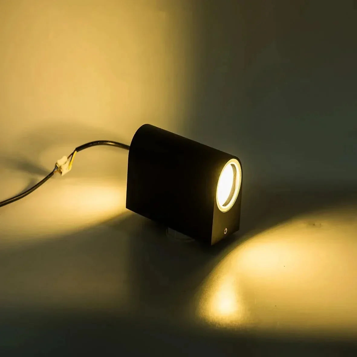Moderna Lampada da Parete Esterno LED Su e Giù in Alluminio