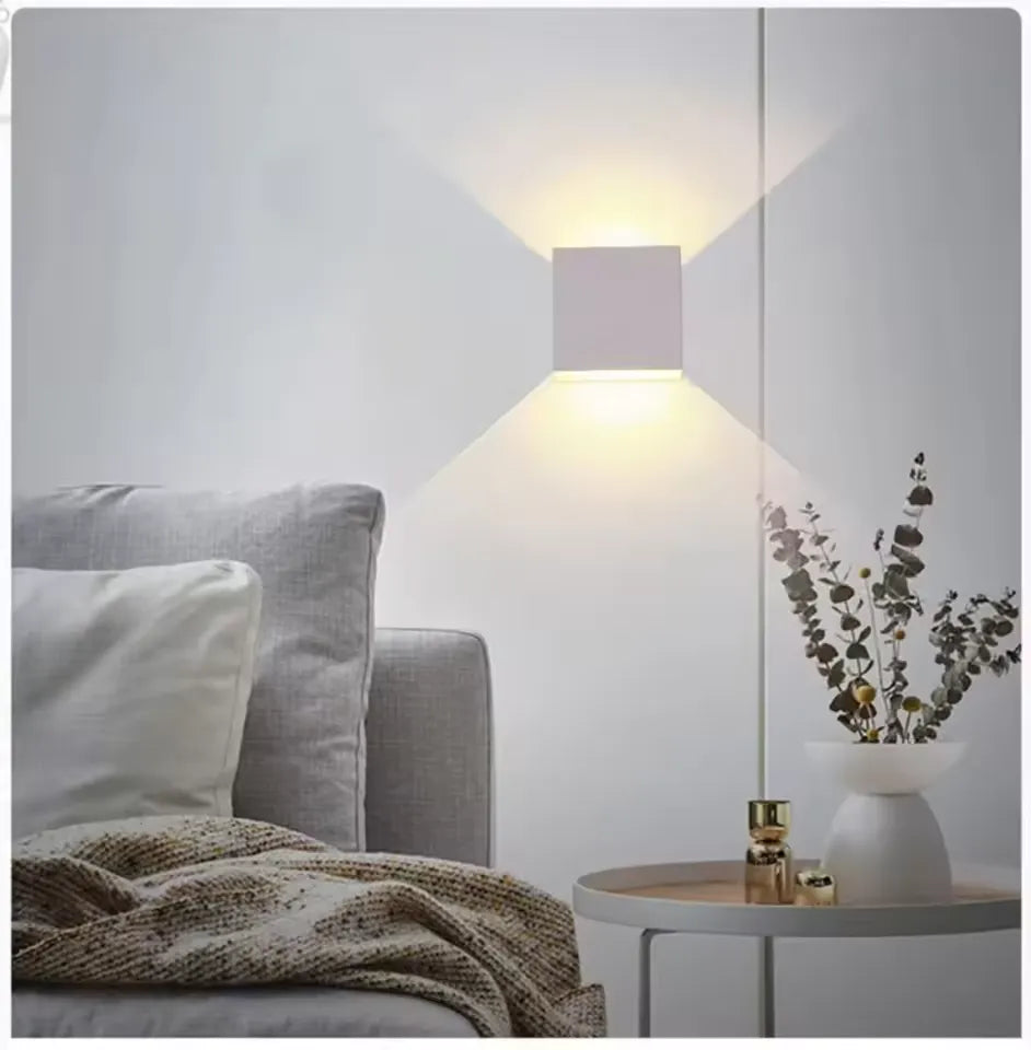 ElegantBeam – Lampada da Parete Minimalista per Illuminazione Sofisticata