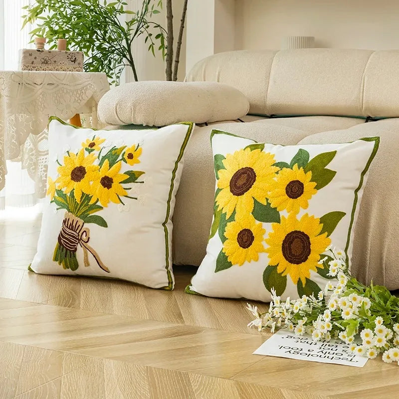 Caelirae - Cuscino Decorativo Ricamato in Cotone 45x45 cm con Motivo di Girasole