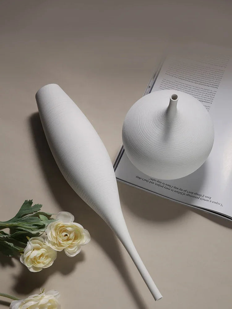 Modello di tranquillità tra forme ceramiche
