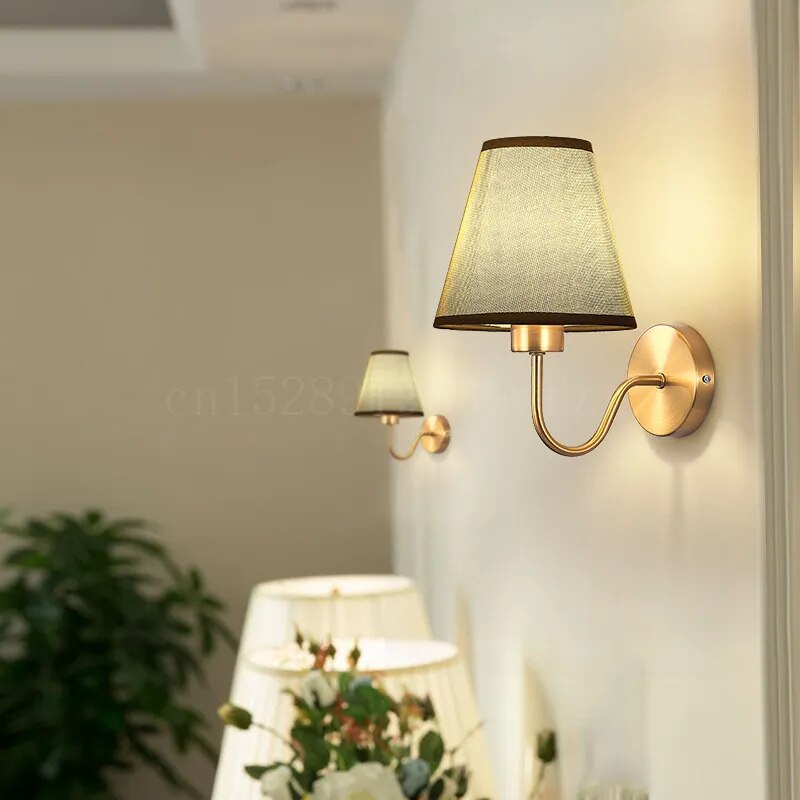 RusticGlow - Lampada da Parete in Tessuto in Stile Americano