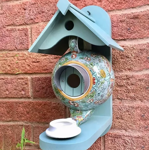 Casetta per Uccelli Colorata - Perfetta per il Giardino