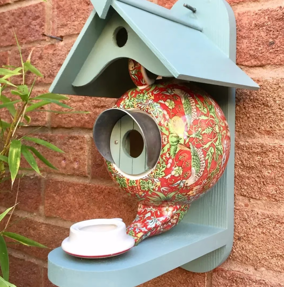 Casetta per Uccelli Colorata - Perfetta per il Giardino