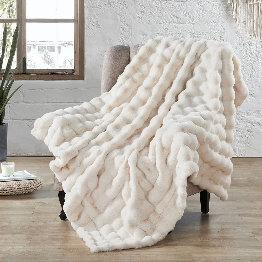 Veloura | Coperta e Cuscino in Pelliccia Sintetica Set Decorazione per la Casa Morbida e Pelosa