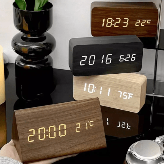 WOODSENSE – Orologio in legno LED con controllo vocale per una visualizzazione elegante del tempo