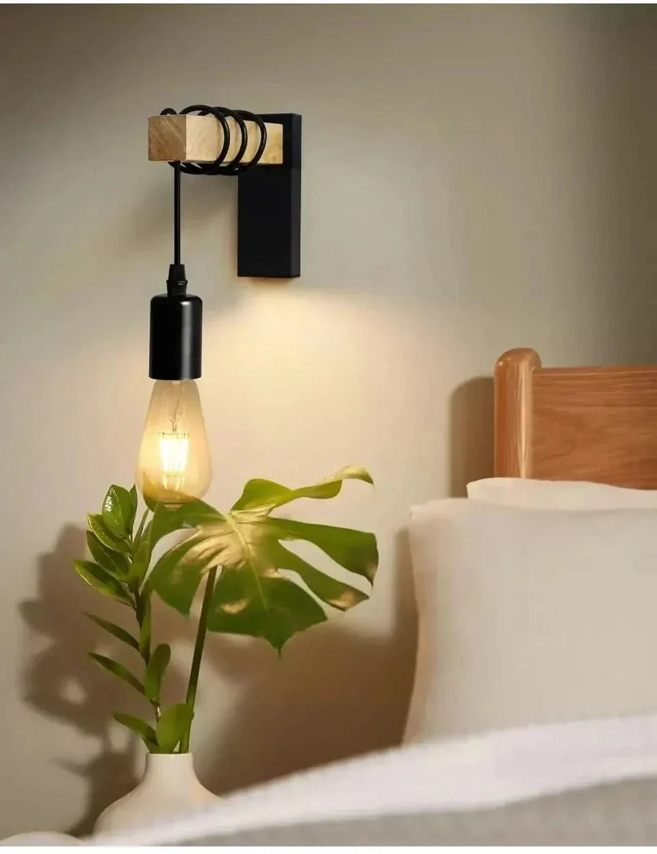 Lampada da Parete Vintage in Legno e Ferro – RetroLume E27