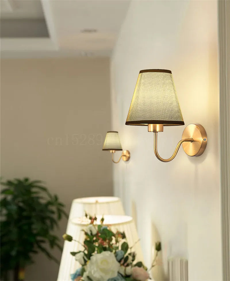 RusticGlow - Lampada da Parete in Tessuto in Stile Americano