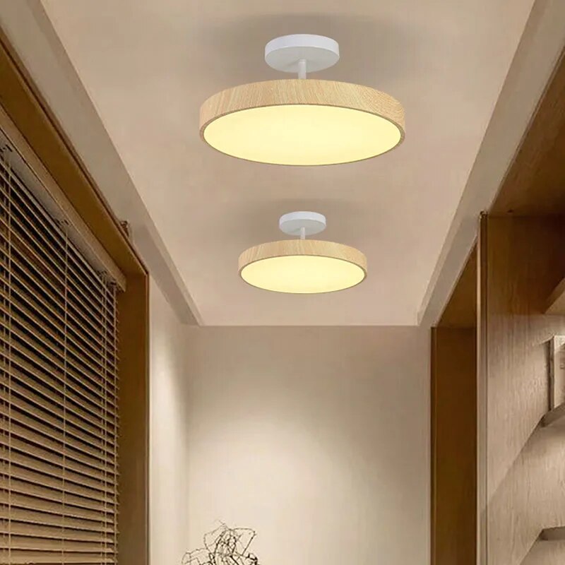 Fjell – Lampada da soffitto scandinava con effetto legno e cornice dorata