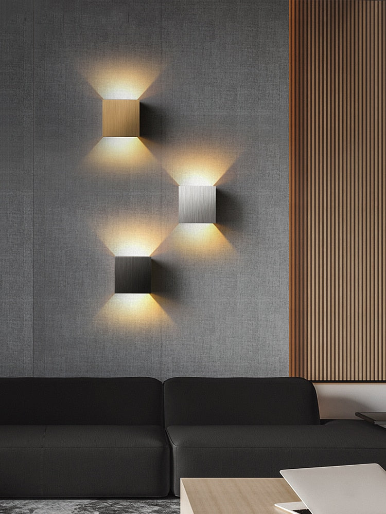 ElegantBeam – Lampada da Parete Minimalista per Illuminazione Sofisticata