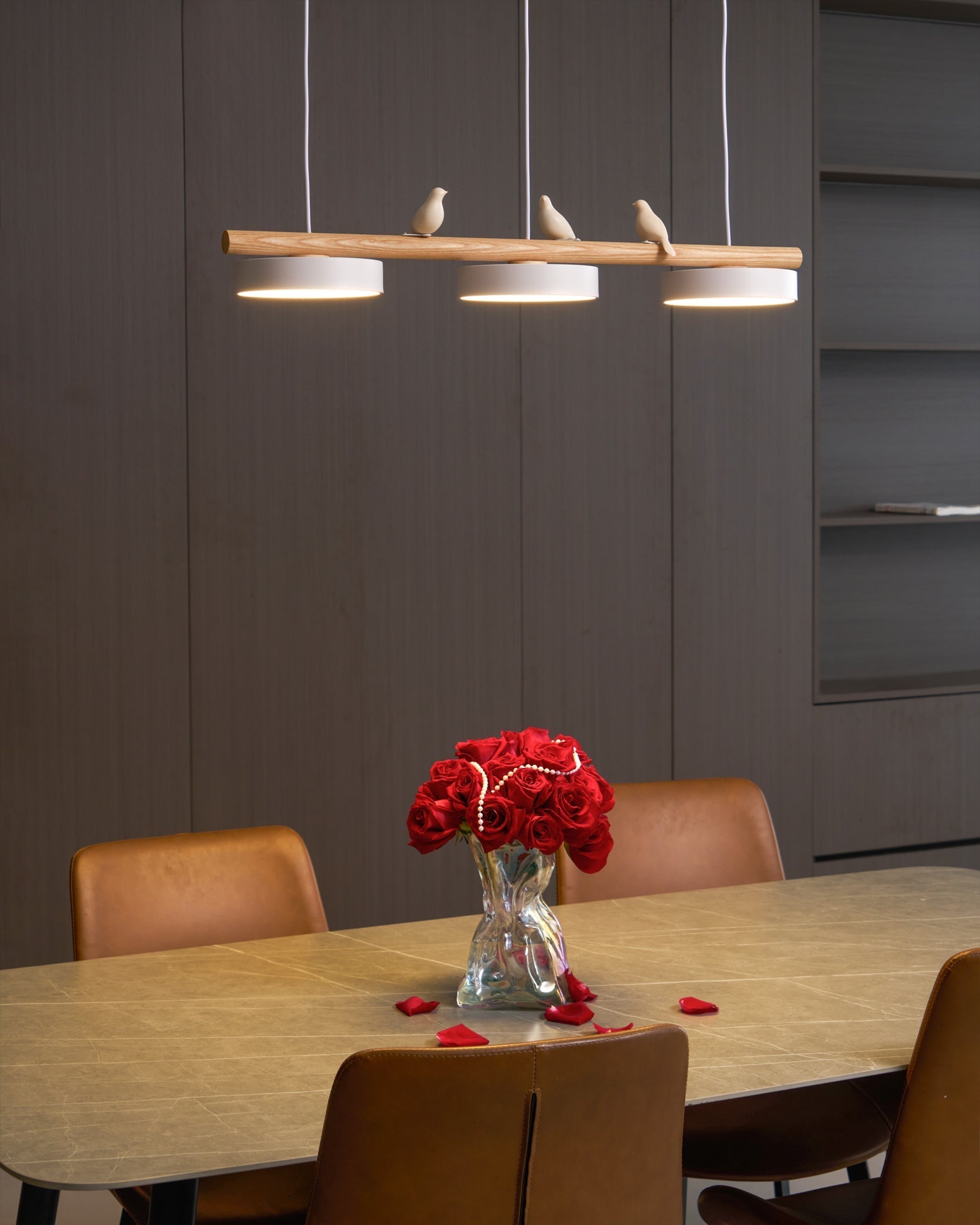 Calyra | Lampada a sospensione artistica a forma di uccello con design scultoreo e illuminazione LED moderna