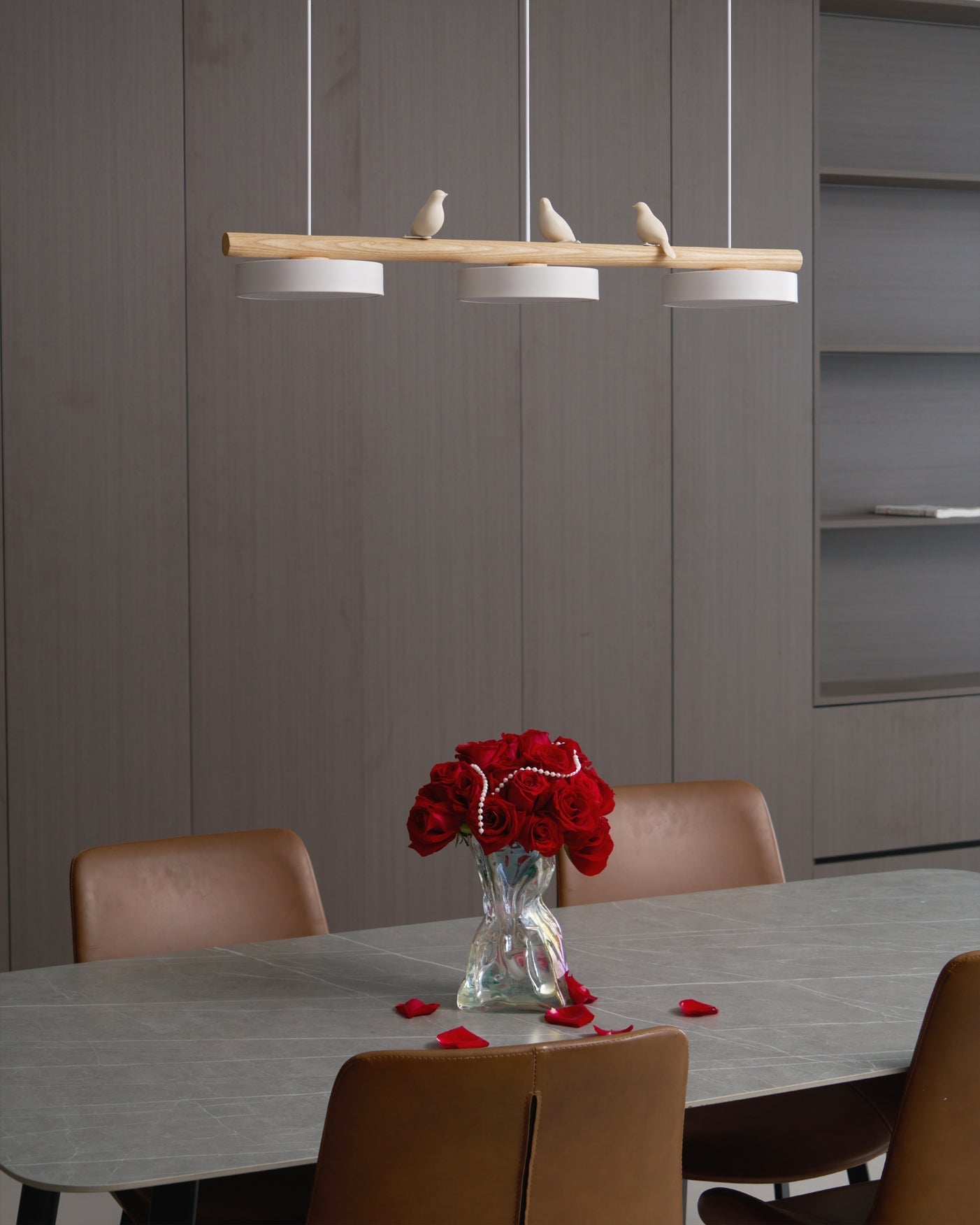 Calyra | Lampada a sospensione artistica a forma di uccello con design scultoreo e illuminazione LED moderna