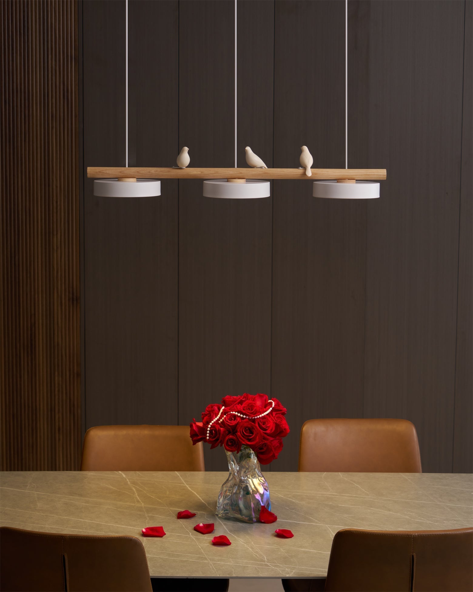 Calyra | Lampada a sospensione artistica a forma di uccello con design scultoreo e illuminazione LED moderna