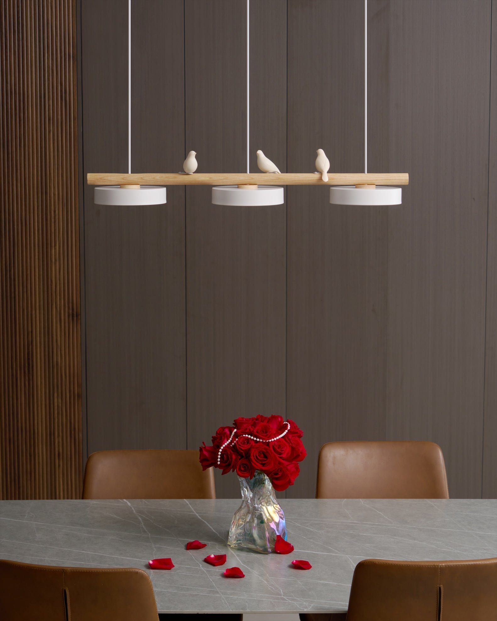 Calyra | Lampada a sospensione artistica a forma di uccello con design scultoreo e illuminazione LED moderna