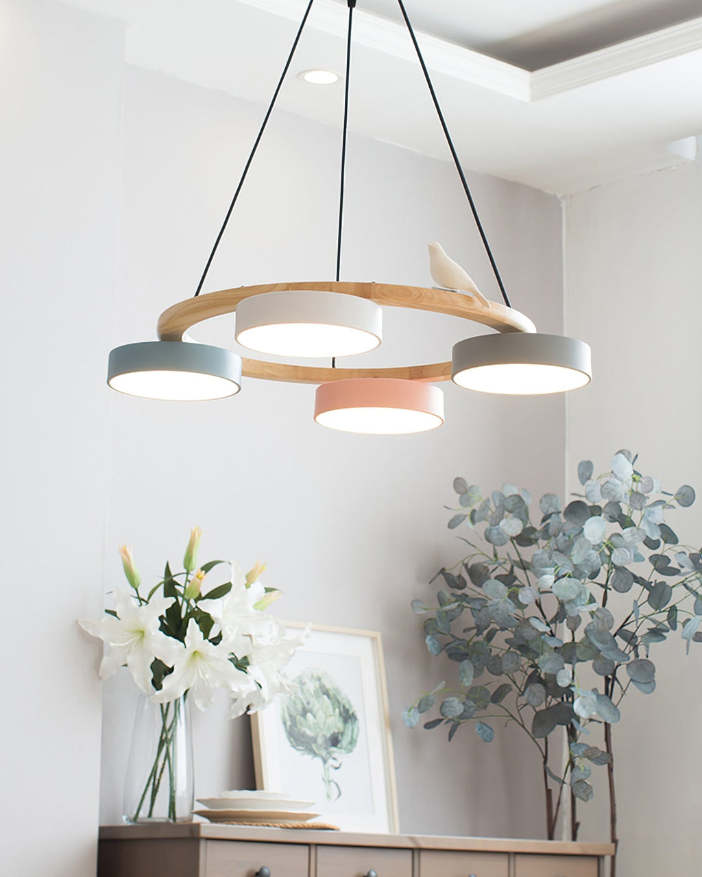 Zerani | Lampadario Rotondo con Design per Uccelli, Struttura in Legno e Illuminazione LED Integrata