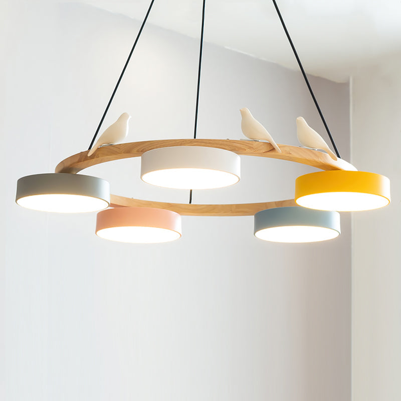 Zerani | Lampadario Rotondo con Design per Uccelli, Struttura in Legno e Illuminazione LED Integrata
