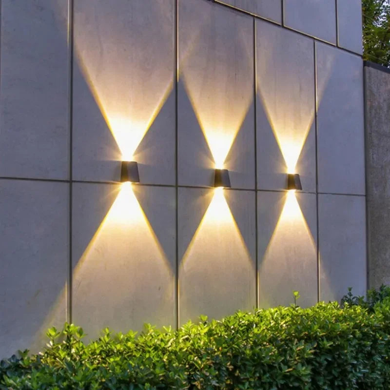 Lampada da Parete Solare | Senza Fili & Automatica | IP65 Resistente alle Intemperie | LumaRay Solar