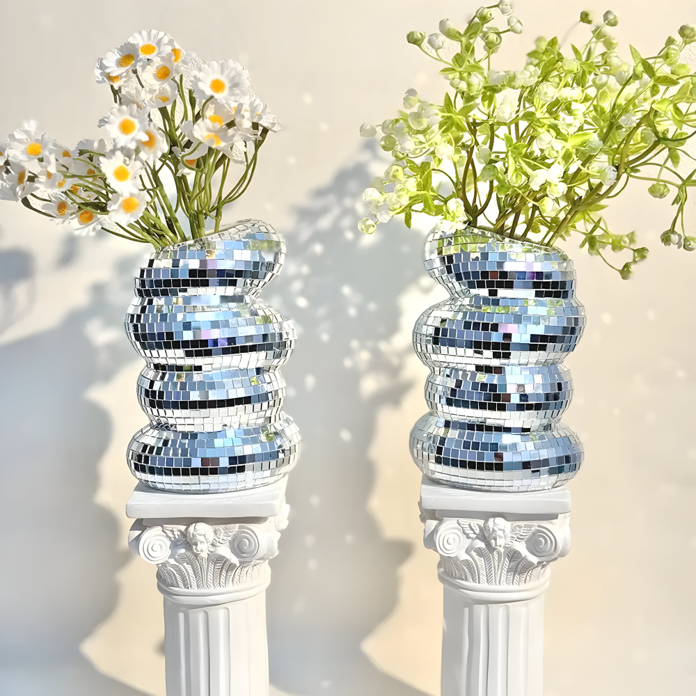 LumoSpiral – Vaso Disco Brillante in Design a Specchio