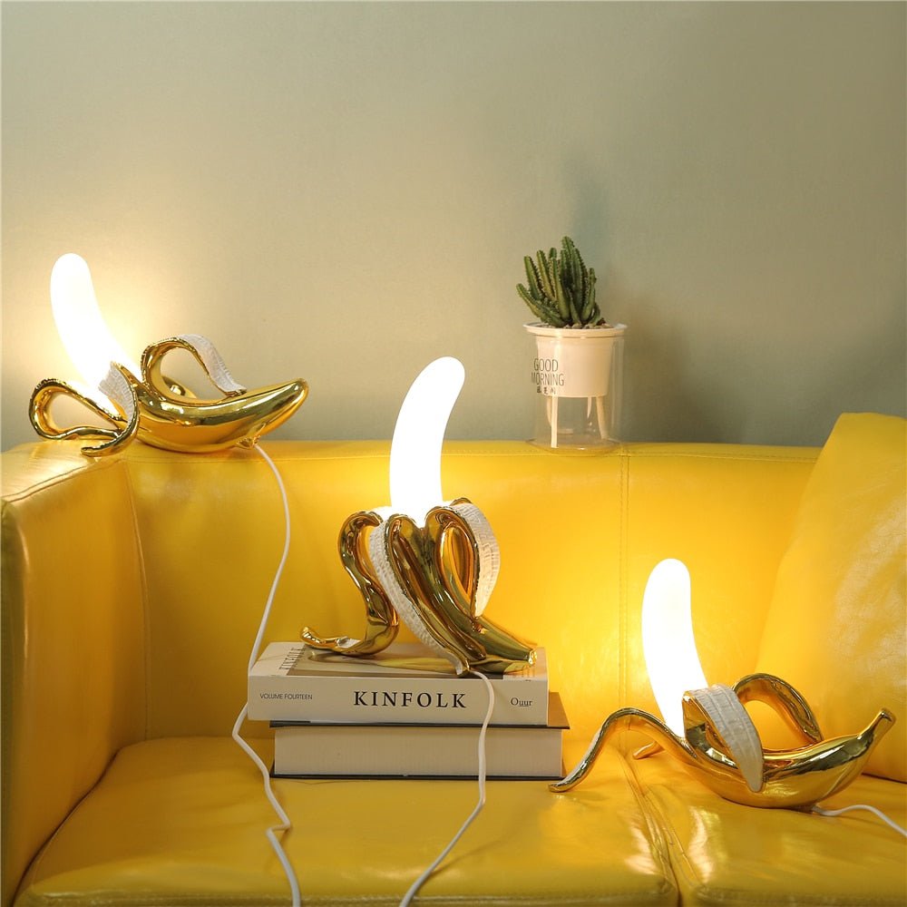 NoirLume – Lampada da tavolo nera elegante con dettagli in rame e luce calda