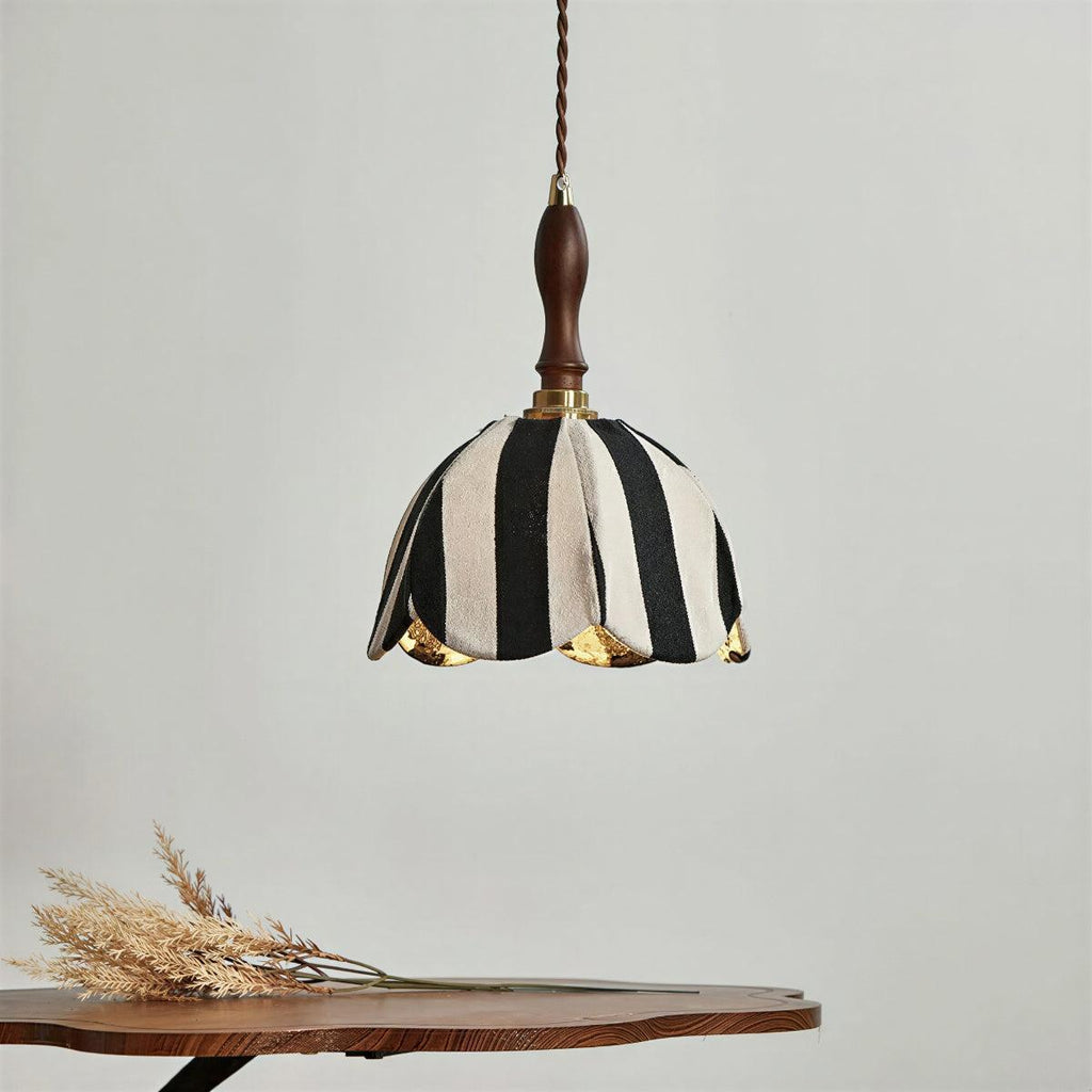 Lampada a Sospensione Moderna a Strisce con Design a Tulipano