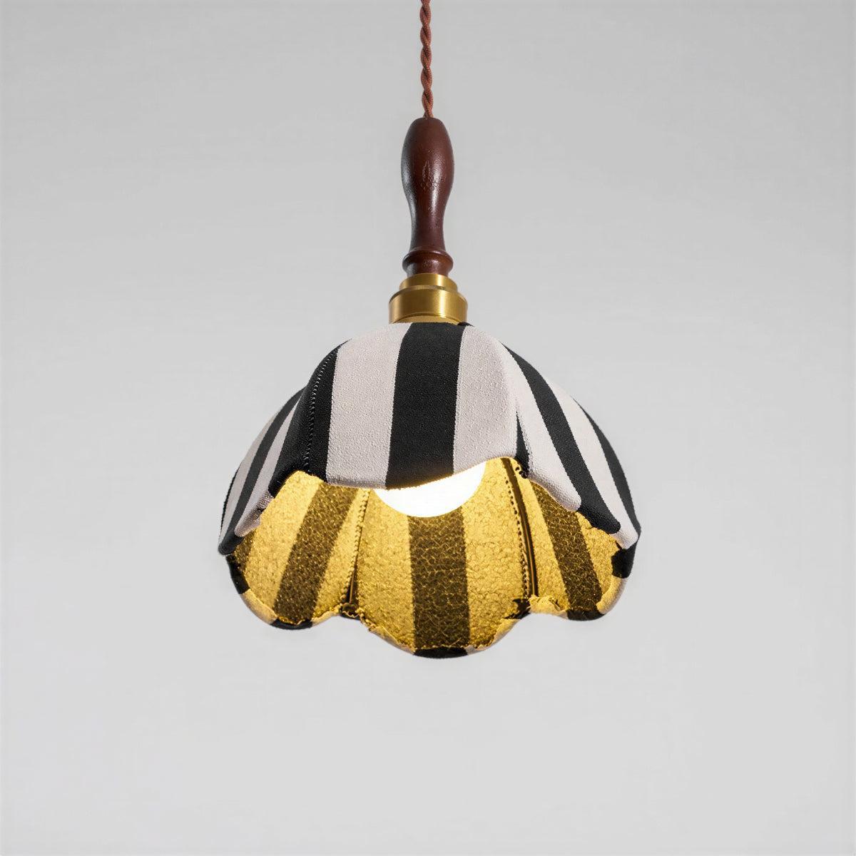 Lampada a Sospensione Moderna a Strisce con Design a Tulipano
