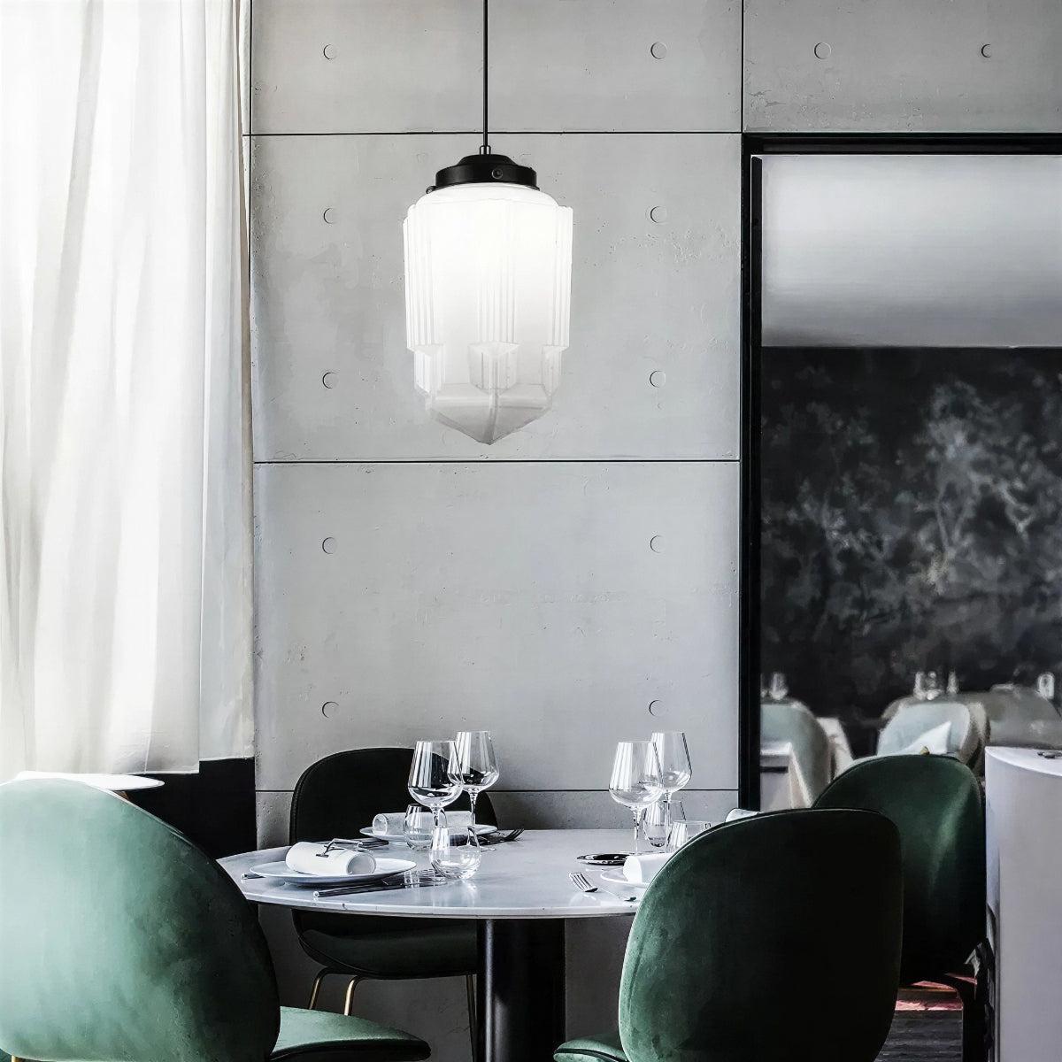Lampada a sospensione elegante con paralume geometrico satinato