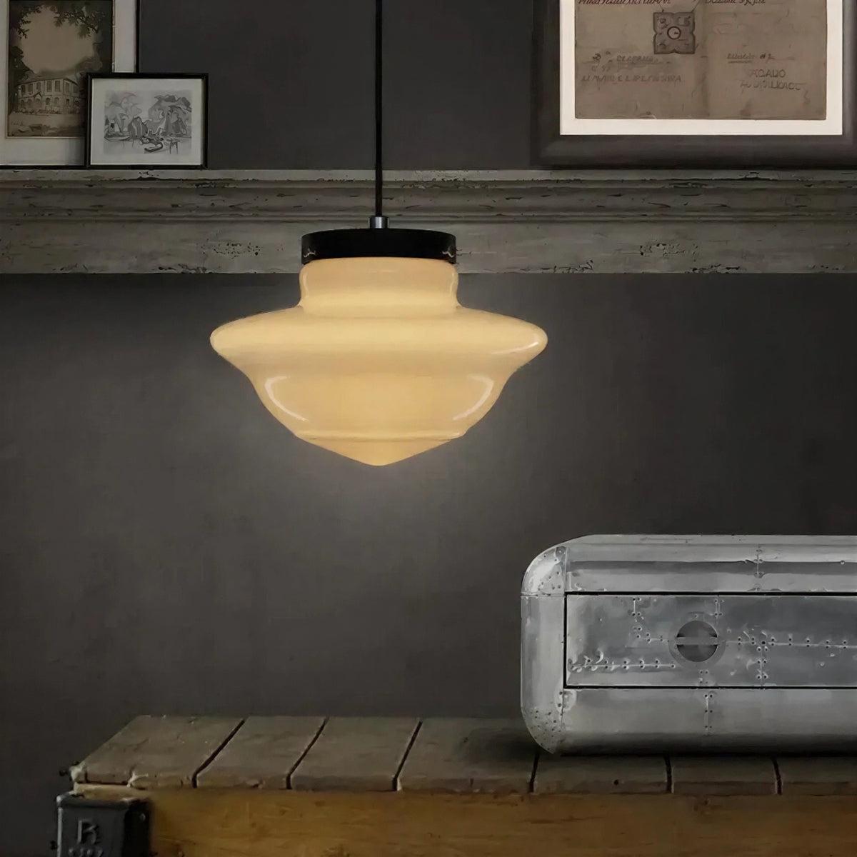 Lampada a sospensione elegante con paralume geometrico satinato