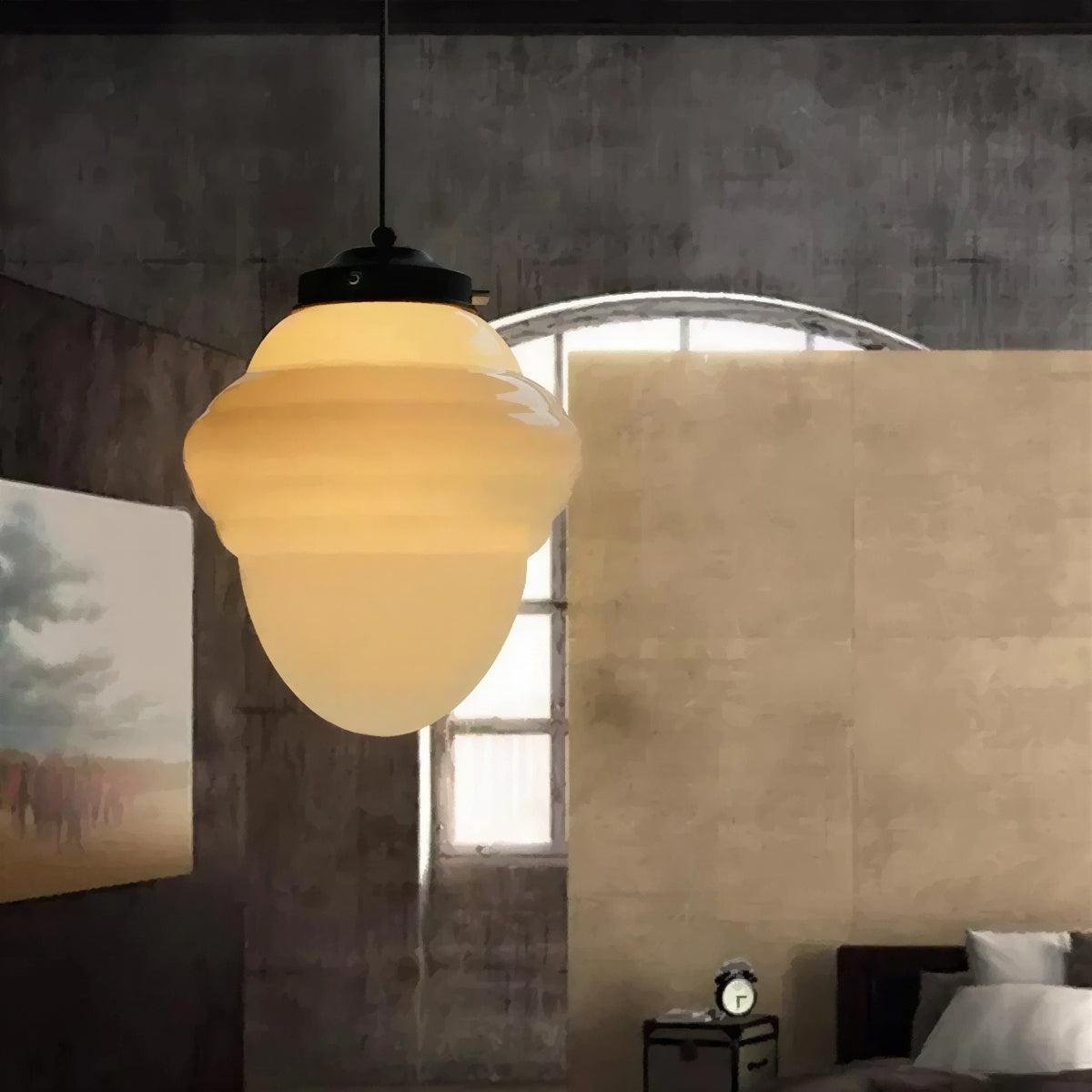 Lampada a sospensione elegante con paralume geometrico satinato